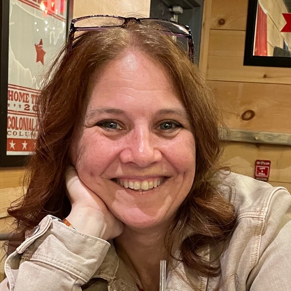 Meet your Posher, Tricia - Picture 1 of 1